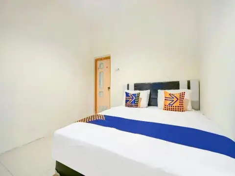 Oyo Life 2698 Kost Blessing - Photo 1