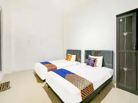 Oyo Life 2698 Kost Blessing - Photo 4