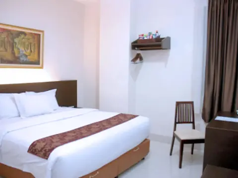 Palace Inn - Photo 2