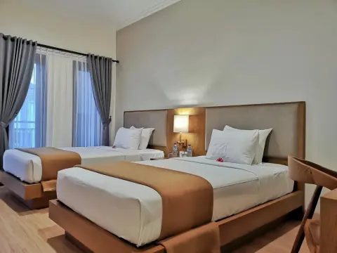 Perissos Echo Beach - Photo 4