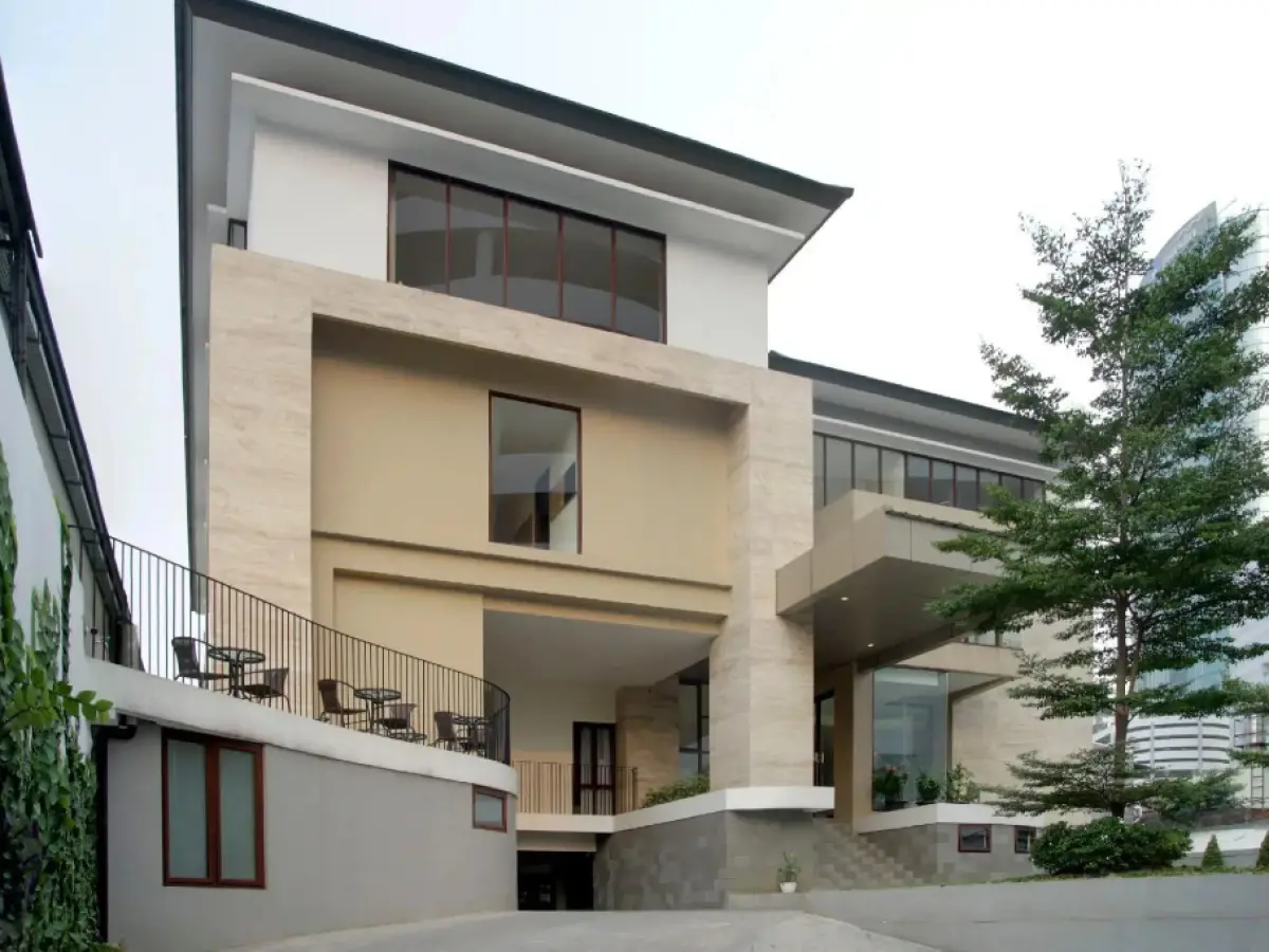 Plaza 54 Residence (Vaccinated Staff)