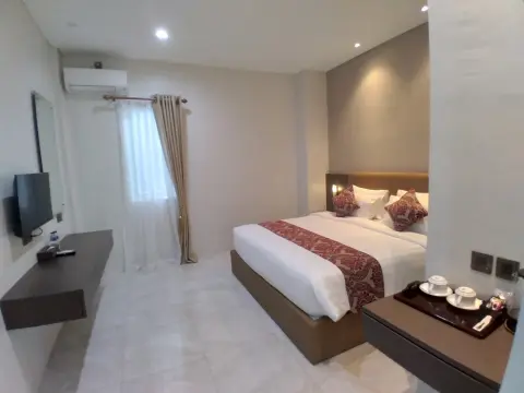 Purnama Balige Hotel - Photo 1