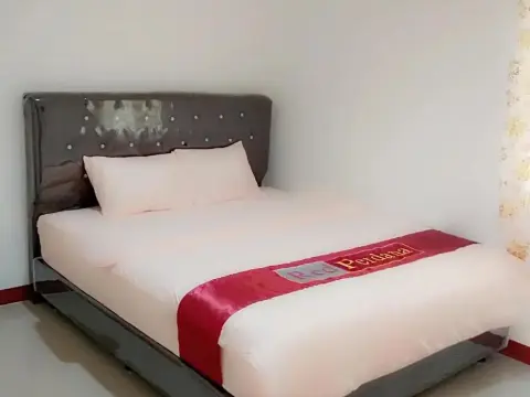 Red Perdana - Photo 1