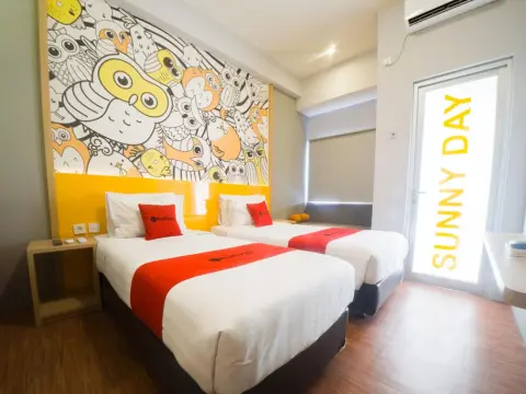 RedDoorz Apartment near Bundaran Satelit Surabaya - Photo 2