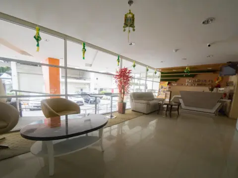 RedDoorz Apartment near Bundaran Satelit Surabaya - Photo 1