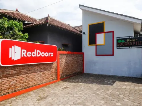 RedDoorz @ Griya Bougenville Magelang - Photo 1