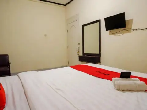 RedDoorz @ Hotel Citra Indah - Photo 4