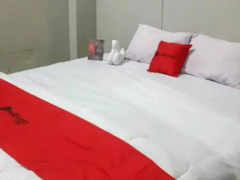 RedDoorz @ Hotel Yaki Mamuju - Photo 3