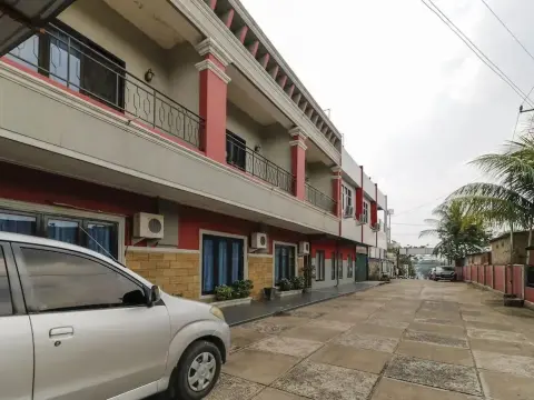 RedDoorz @ Jalan Mangkunegara - Photo 1