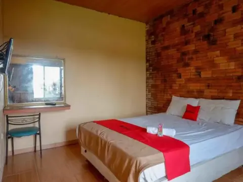 RedDoorz At Jalan Raya Solo Tawangmangu - Foto 2