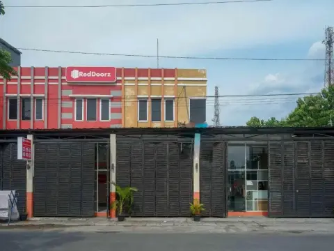 RedDoorz At Kartini Residence Semarang - Photo 2