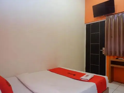 RedDoorz At Kartini Residence Semarang - Photo 3