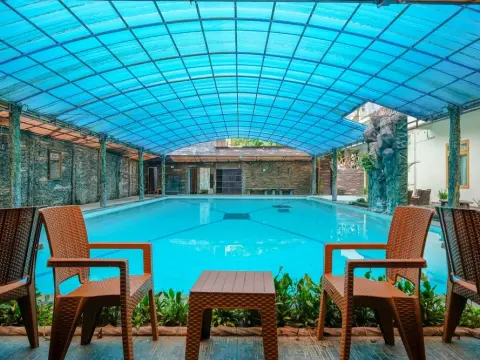 RedDoorz @ Savitri Hotel - Photo 1