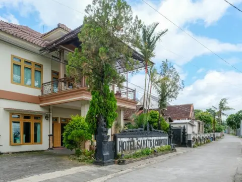 RedDoorz @ Savitri Hotel - Photo 2