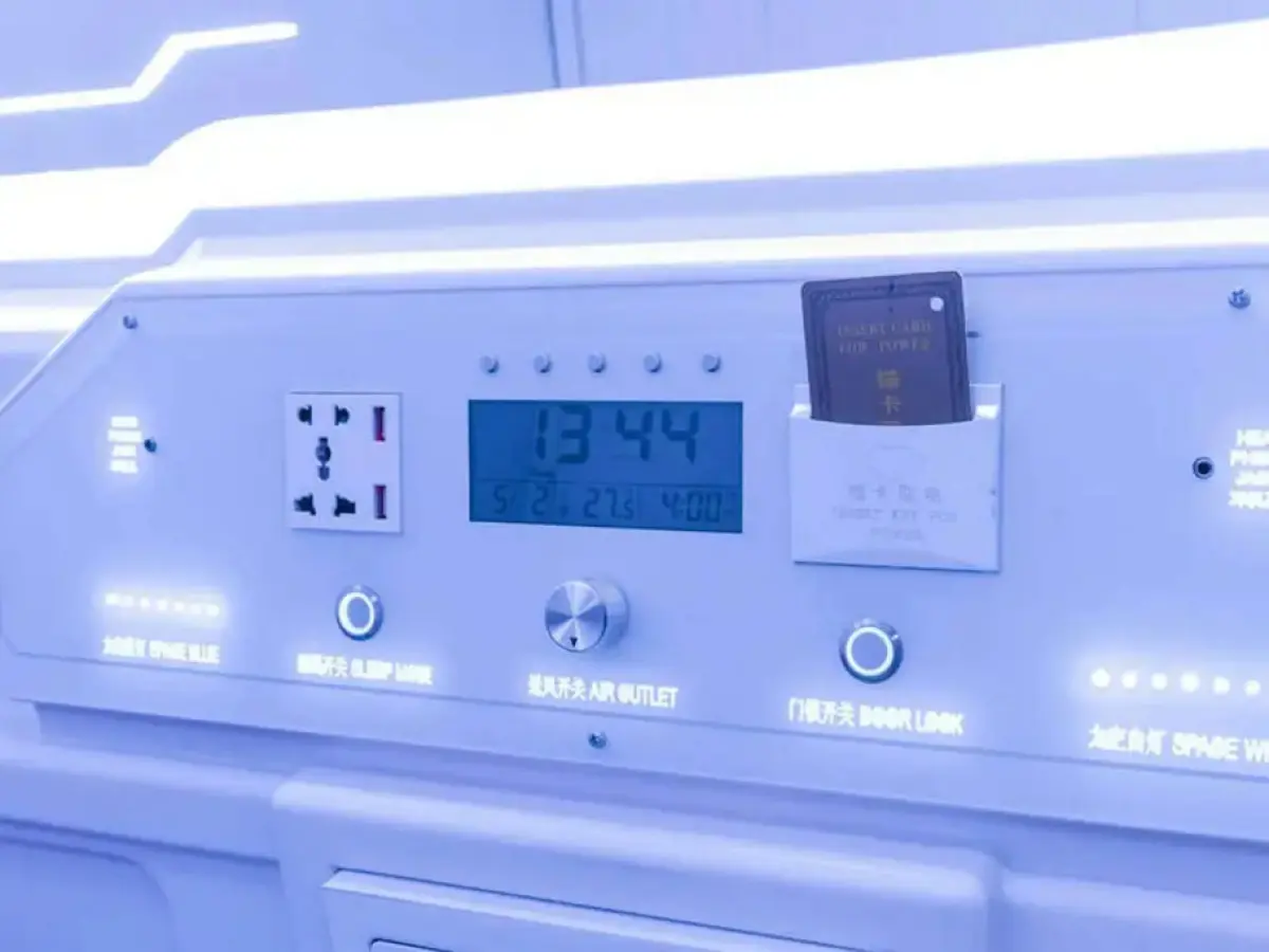 RedDoorz Hostel near Taman Puring