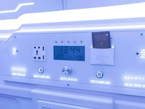 RedDoorz Hostel near Taman Puring - Photo 1