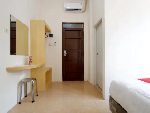 RedDoorz near Akademi Kepolisian Semarang - Photo 2