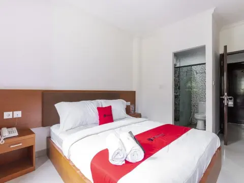 RedDoorz near Art Centre Bali - Photo 4