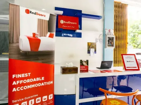 RedDoorz near Benteng Van Den Bosch - Photo 1