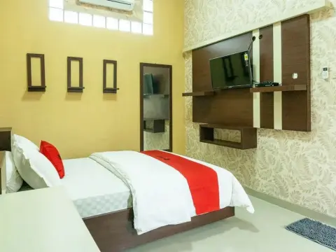 RedDoorz near Benteng Van Den Bosch - Photo 3