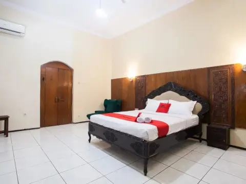 RedDoorz near Brawijaya University - Photo 2