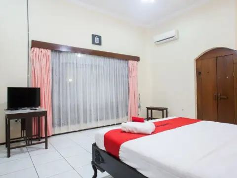 RedDoorz near Brawijaya University - Photo 3