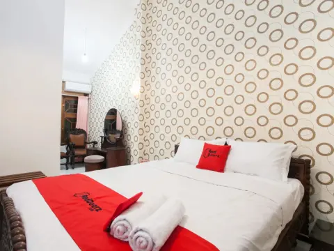 RedDoorz near Brawijaya University - Photo 4