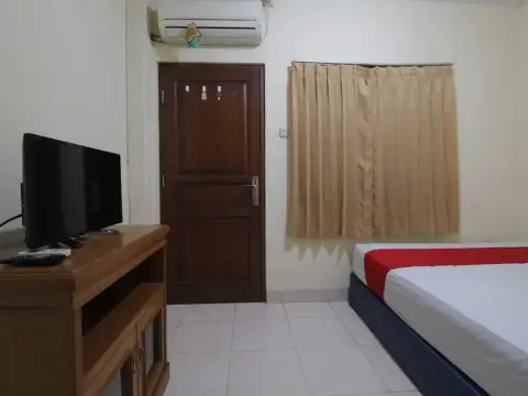 RedDoorz near Ciputra World Kuningan 3 - Photo 2