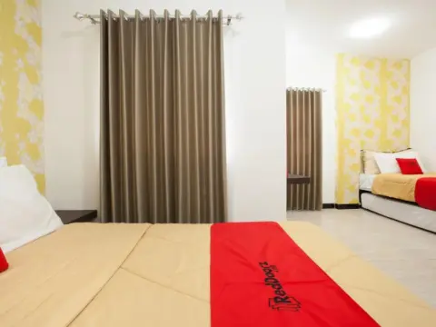 RedDoorz near Dino Park - Photo 2