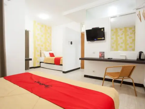 RedDoorz near Dino Park - Photo 4