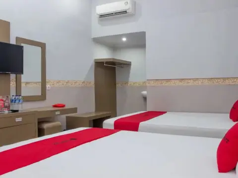 RedDoorz near Goa Panggung - Photo 4