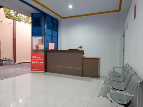 RedDoorz near GOR Satria 3 - Photo 2