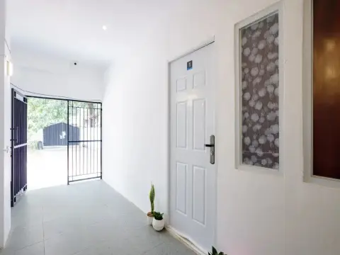 RedDoorz near Jalan Cikini - Photo 2