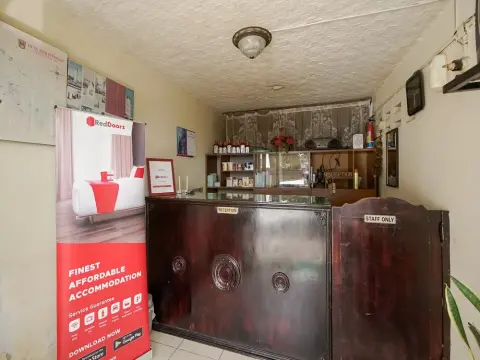 RedDoorz near Jam Gadang Syariah Bukit Tinggi - Photo 4