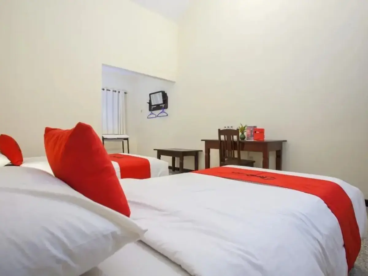 Reddoorz Near Kalibaru Station 2