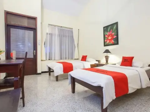 Reddoorz Near Kalibaru Station 2 - Photo 2