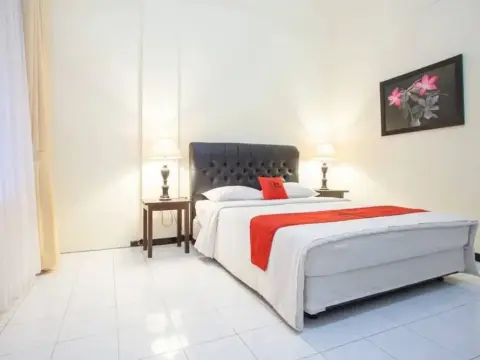 Reddoorz Near Kalibaru Station 2 - Photo 4