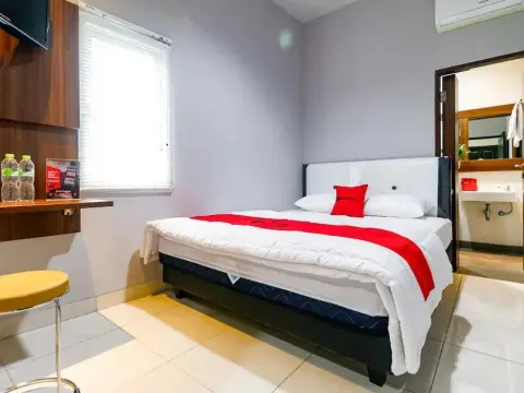 RedDoorz near Kebon Jeruk Jakarta - Photo 3