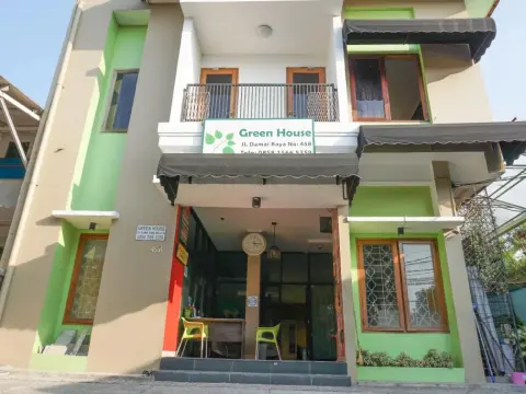 RedDoorz near Kemang Square - Photo 1