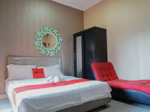 RedDoorz near Kemang Square - Photo 3