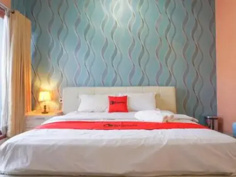 RedDoorz near Kemang Square - Photo 4