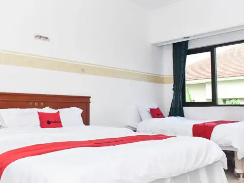 RedDoorz near Lenmarc Mall Surabaya - Photo 2