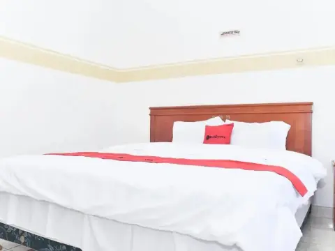 RedDoorz near Lenmarc Mall Surabaya - Photo 4