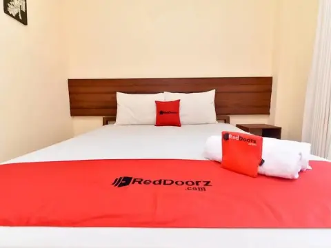 RedDoorz near Level 21 Mall Denpasar - Photo 2