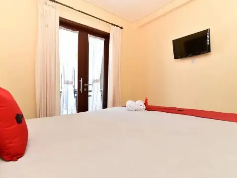RedDoorz near Level 21 Mall Denpasar - Photo 4