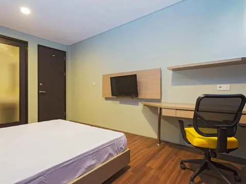 RedDoorz near Lippo Village - Photo 3