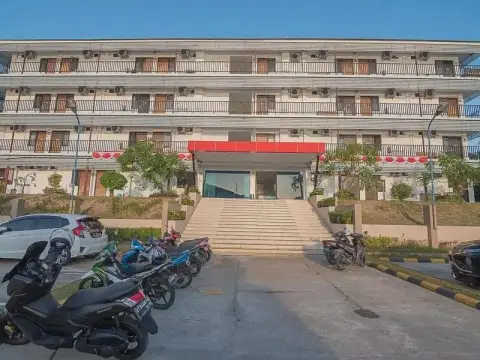 RedDoorz near Living Plaza Balikpapan - Photo 1