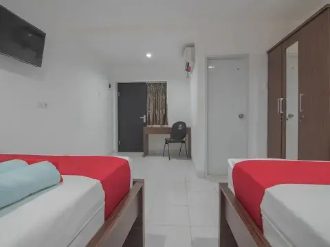 RedDoorz near Living Plaza Balikpapan - Photo 4