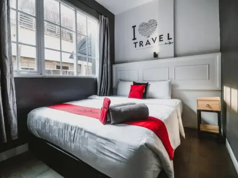 RedDoorz near Lokasari Square Jakarta - Photo 1