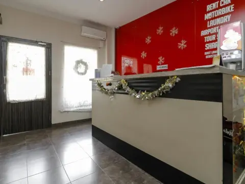 RedDoorz near Maimun Palace - Photo 2